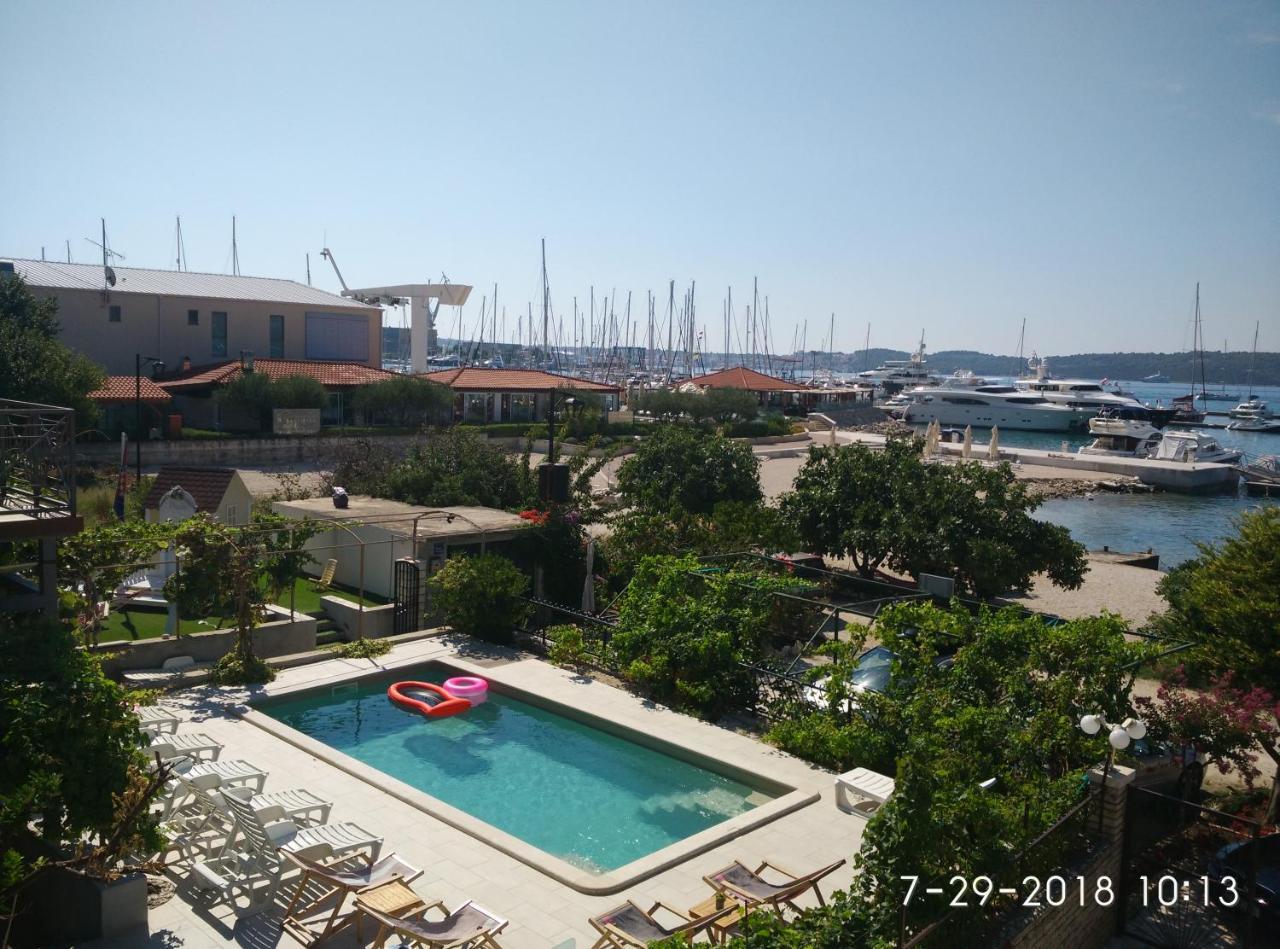 Apartments Gina Trogir Exteriér fotografie